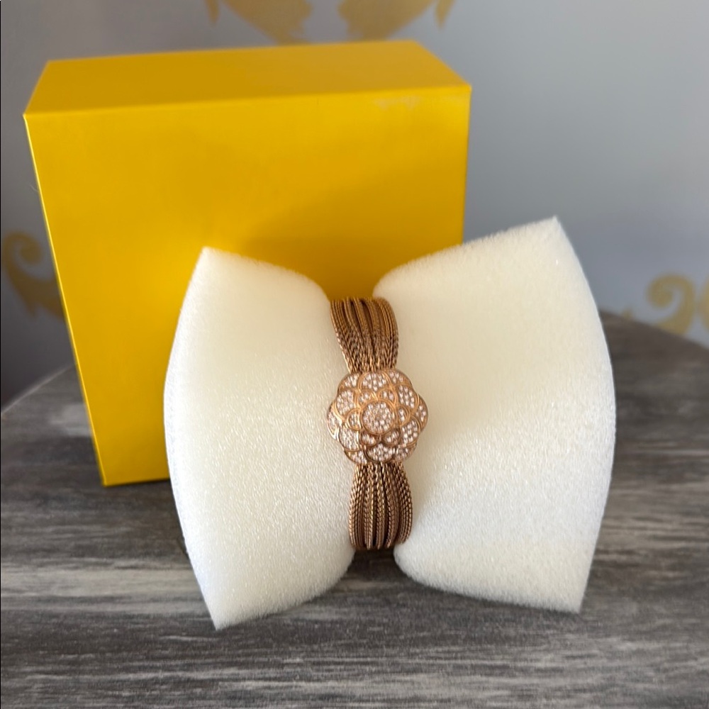 Elegant Gold-Tone Women's Watch Bracelet